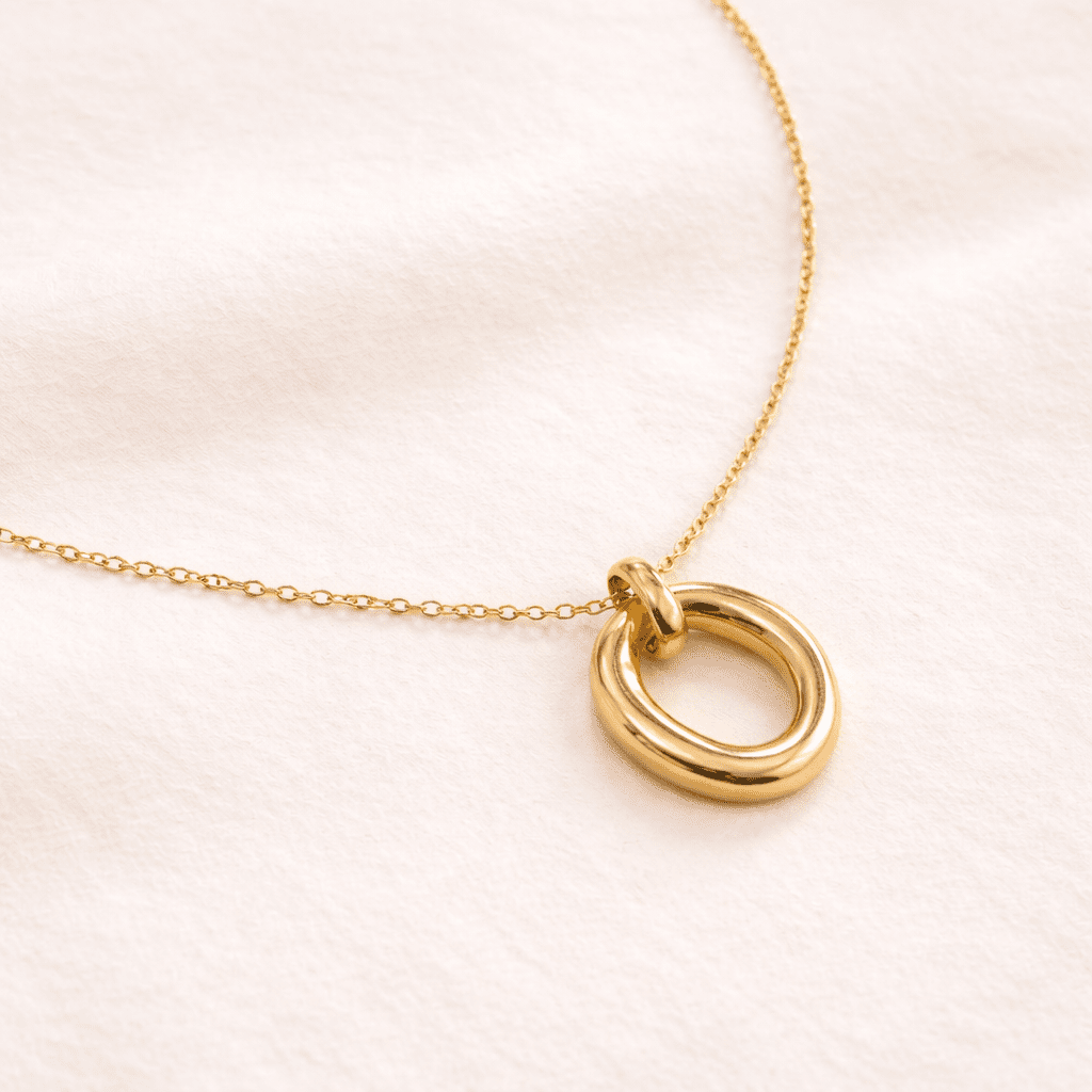 Collier avec Pendentif Ovale en Relief – Doré - Oboxe