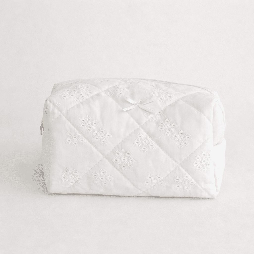 Trousse matelassée broderie blanche - Oboxe
